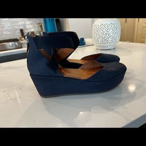 Gentle Souls by Kenneth Cole Navy Platform Shoes